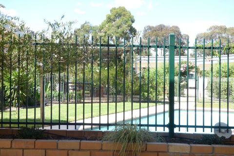 Calder Family Motel - Sunshine Coast Tourism 5