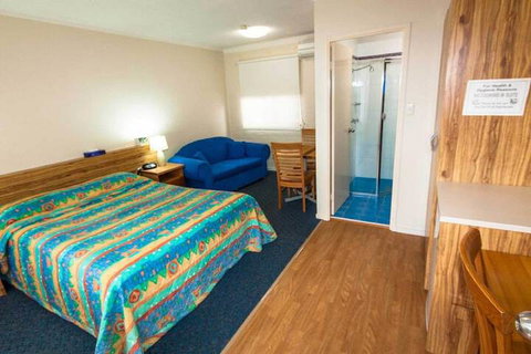 Bay Executive Motel - Sunshine Coast Tourism 3