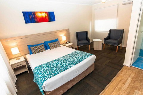 Bay Executive Motel - Sunshine Coast Tourism 7