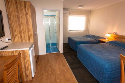 Bay Executive Motel - Sunshine Coast Tourism 5