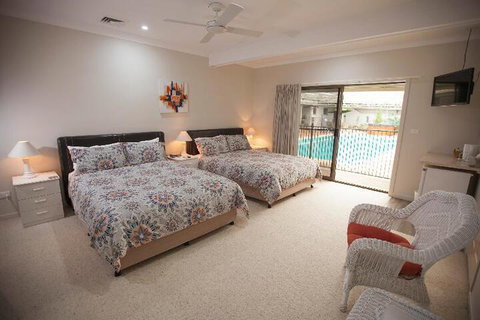 Batemans Bay Manor - Holiday Sunshine Coast 3