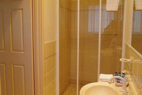 Batemans Bay Manor - Holiday Sunshine Coast 2