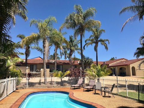 Costa Rica Motel - Holiday Sunshine Coast 1