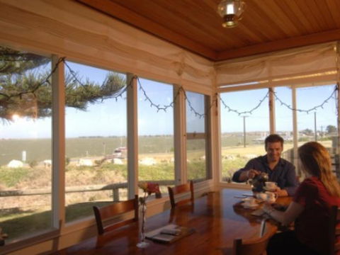 Vue De M Bed & Breakfast - Holiday Sunshine Coast 3