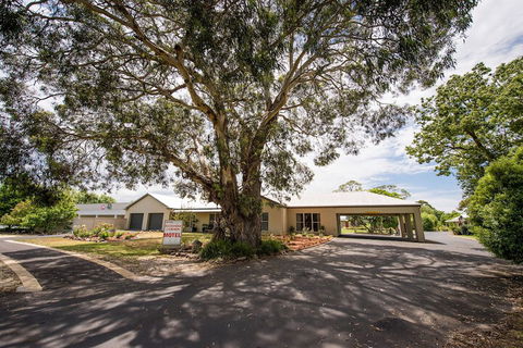 Alexander Cameron Suites - Holiday Sunshine Coast 3