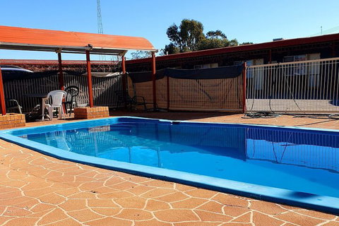 Ardeanal Motel West Wyalong - Holiday Sunshine Coast 2