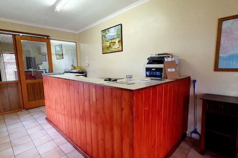 Ardeanal Motel West Wyalong - Holiday Sunshine Coast 3