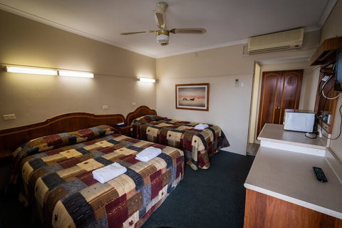 Ardeanal Motel West Wyalong - Holiday Sunshine Coast 5