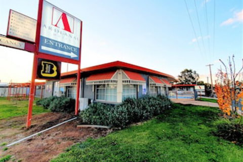 Ardeanal Motel West Wyalong - Holiday Sunshine Coast 0
