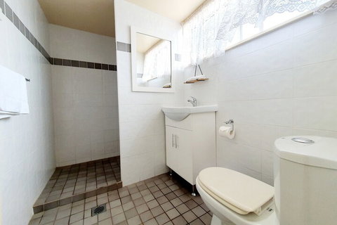 Ardeanal Motel West Wyalong - Holiday Sunshine Coast 7