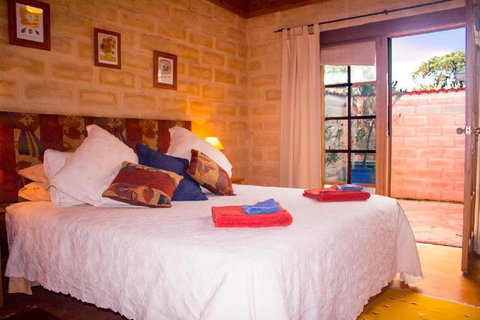 Dees Villa Bed & Breakfast - Sunshine Coast Tourism 2