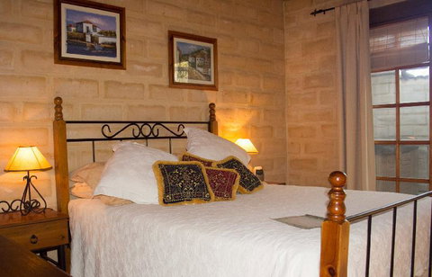 Dees Villa Bed & Breakfast - Sunshine Coast Tourism 3