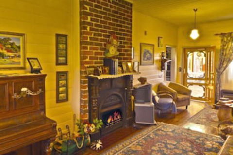 Two Story Bed & Breakfast - Sunshine Coast Tourism 4