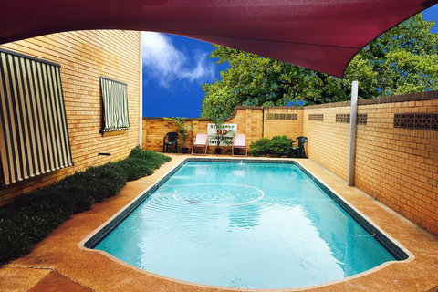 Civic Motel - Sunshine Coast Tourism 7