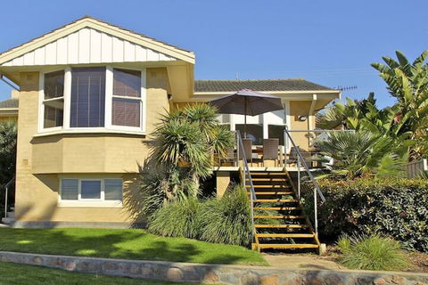 Bay 10 Accommodation - Holiday Sunshine Coast 3
