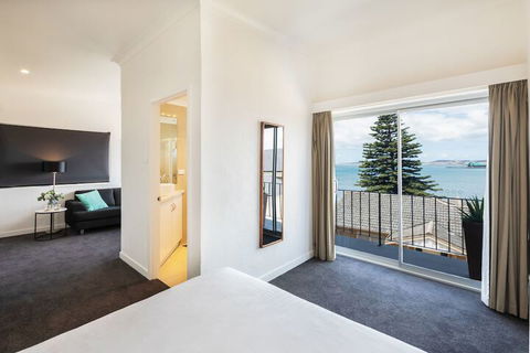 Bay 10 Accommodation - Holiday Sunshine Coast 5