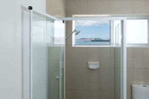 Bay 10 Accommodation - Holiday Sunshine Coast 0