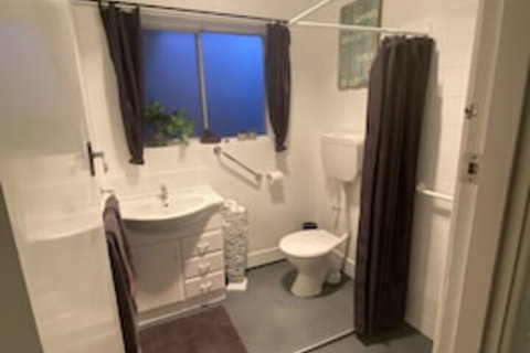 Apartment On Tennyson - Sunshine Coast Tourism 0