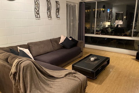 Apartment On Tennyson - Sunshine Coast Tourism 4