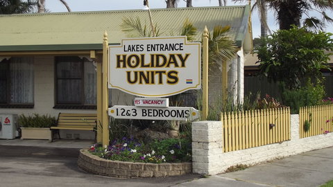 Lakes Entrance Holiday Units - Holiday Sunshine Coast 3