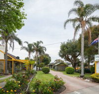 Lazy Acre Log Cabins - Holiday Sunshine Coast