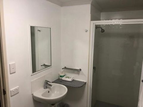 Airlie Waterfront Accommodation - Holiday Sunshine Coast 5