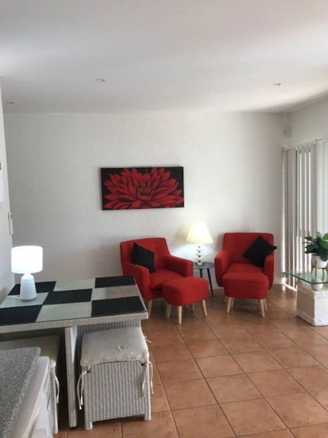 Corlette Retreat - Holiday Sunshine Coast 6