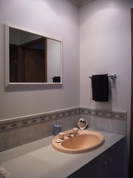 Barossa Country Cottages - Holiday Sunshine Coast 4