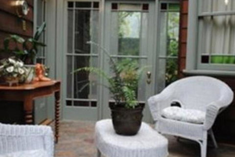 Bygone Beautys Cottages - Sunshine Coast Tourism 3