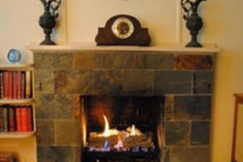 Bygone Beautys Cottages - Sunshine Coast Tourism 6