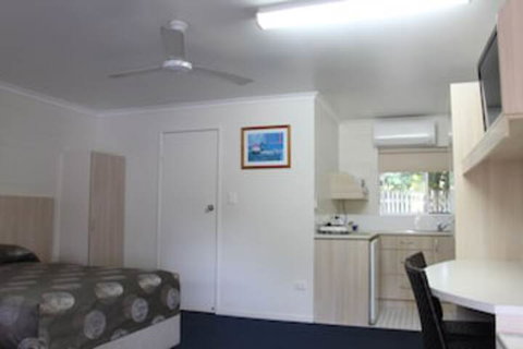 Mango Tree Motel - Holiday Sunshine Coast 0