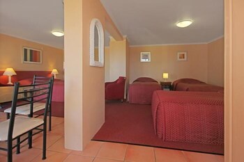 Milton Village Motel - Holiday Sunshine Coast 6