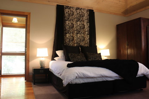 Linden Gardens Rainforest Retreat - Holiday Sunshine Coast 3