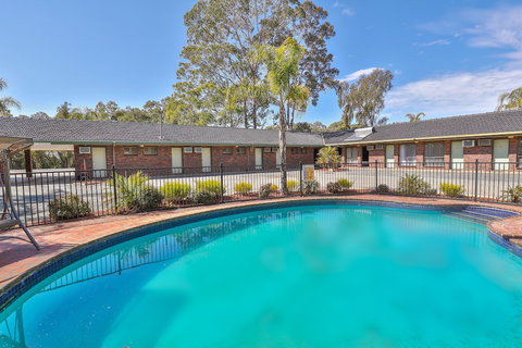 Two Rivers Motel - Sunshine Coast Tourism 3