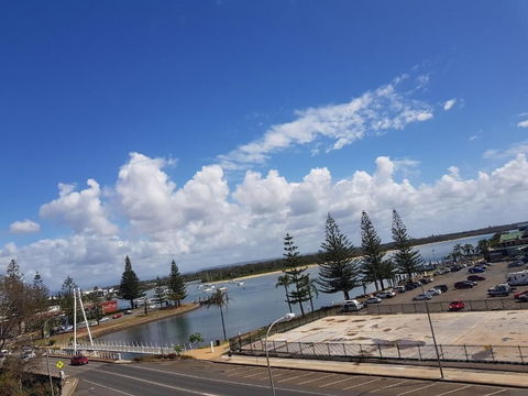 Palm Court Motor Inn - Sunshine Coast Tourism 5