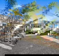 Palm Court Motor Inn - Sunshine Coast Tourism