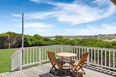 Clifftop Boutique Accommodation - Sunshine Coast Tourism 0