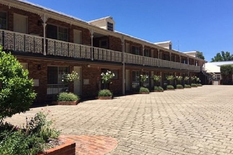 Hermitage Motor Inn - Holiday Sunshine Coast 1