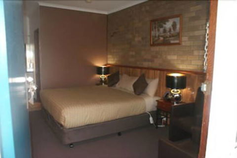 Peppinella Motel - Holiday Sunshine Coast 5