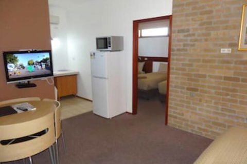 Peppinella Motel - Holiday Sunshine Coast 2