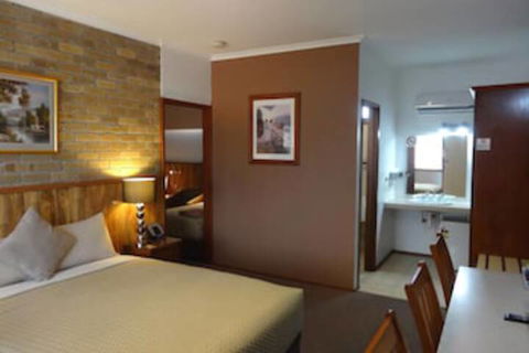 Peppinella Motel - Holiday Sunshine Coast 7