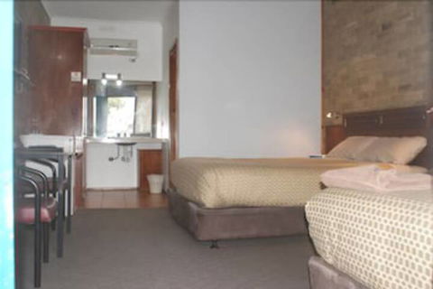 Peppinella Motel - Holiday Sunshine Coast 3