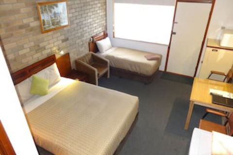 Peppinella Motel - Holiday Sunshine Coast 4