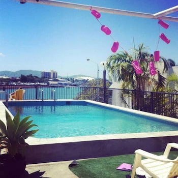 Adventurers Resort - Hostel - Holiday Sunshine Coast 1