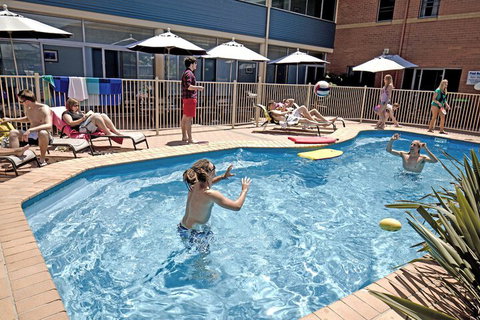 Coffs Harbour YHA Hostel / Backpackers - Sunshine Coast Tourism 3