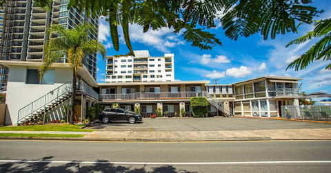 Tropicana Motel - Sunshine Coast Tourism 4