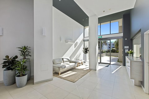 Beach On Sixth - Holiday Sunshine Coast 1