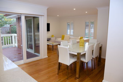 Yarra Glen Racecourse Apartments - Sunshine Coast Tourism 5