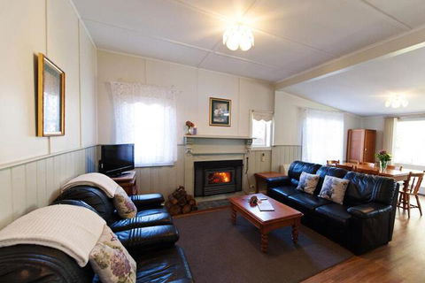 Country Gate Cottages - Sunshine Coast Tourism 5