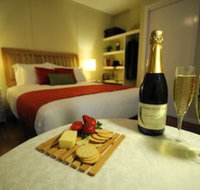 Gisborne Peak Winery Cottages - Sunshine Coast Tourism